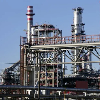 НЕФТЕПЕРЕРАБАТЫВАЮЩАЯ ПРОМЫШЛЕННОСТЬ